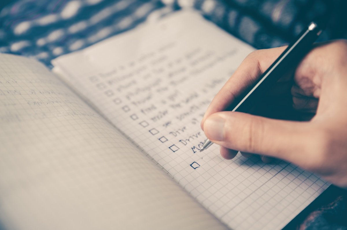 How to Plan Weekly Meals Planner Sheet Notebook with Food Prep Containers